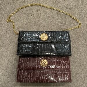 Lauro Sinclair Women’s Interchangable Hand/Crossbody Bag Black and Burgandy